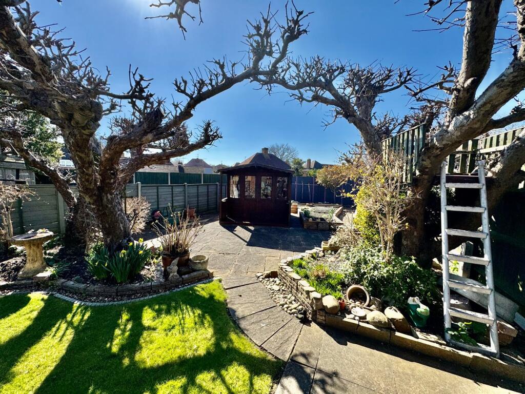 Summer House &amp; Tree House 
