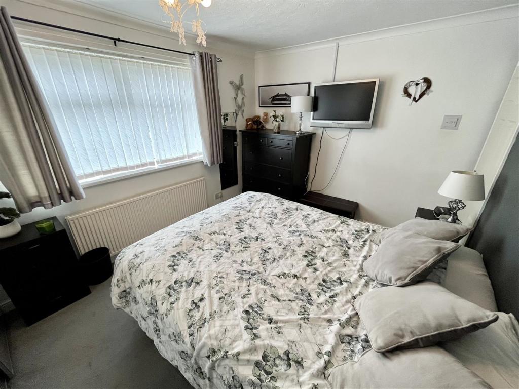 Bedroom 1 Aspect 2.jpg