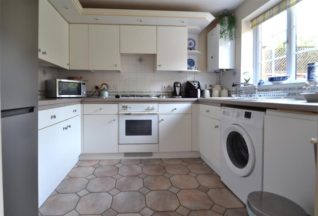 Kitchen a.JPG