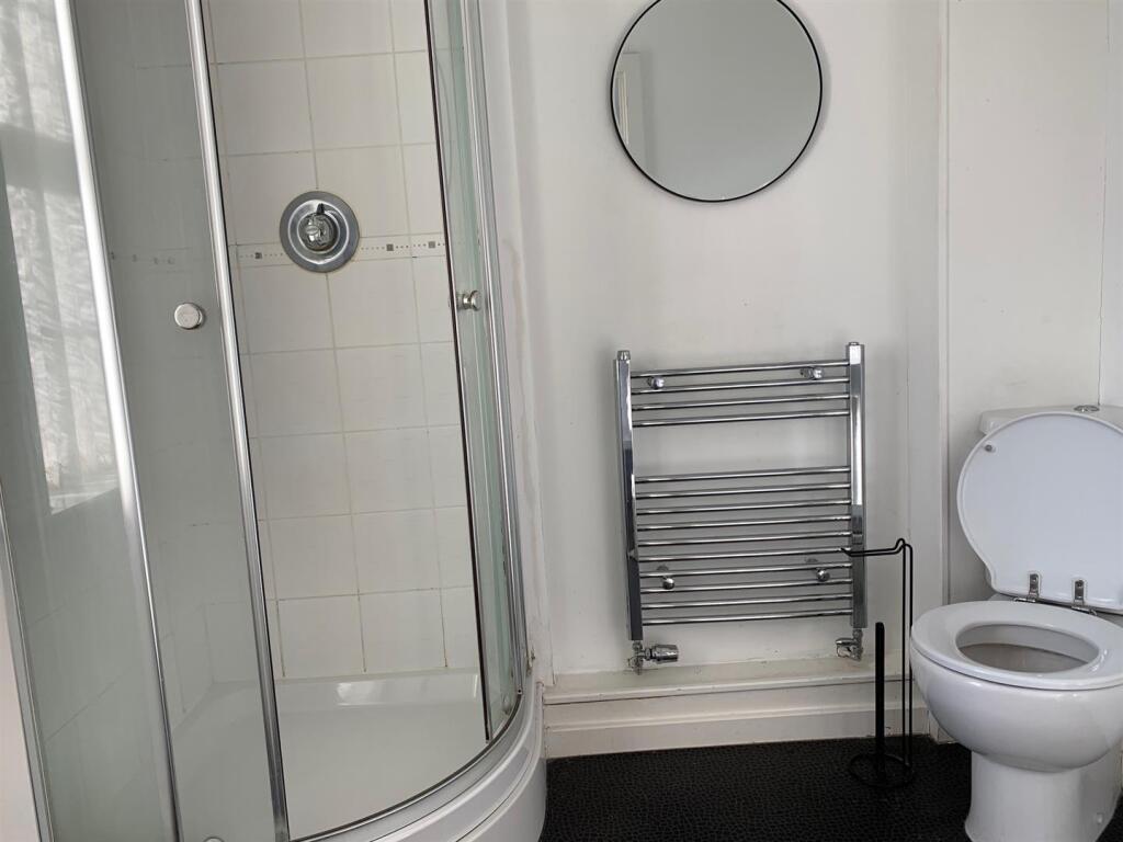 11 Braddan Ensuite Oct 25.jpg