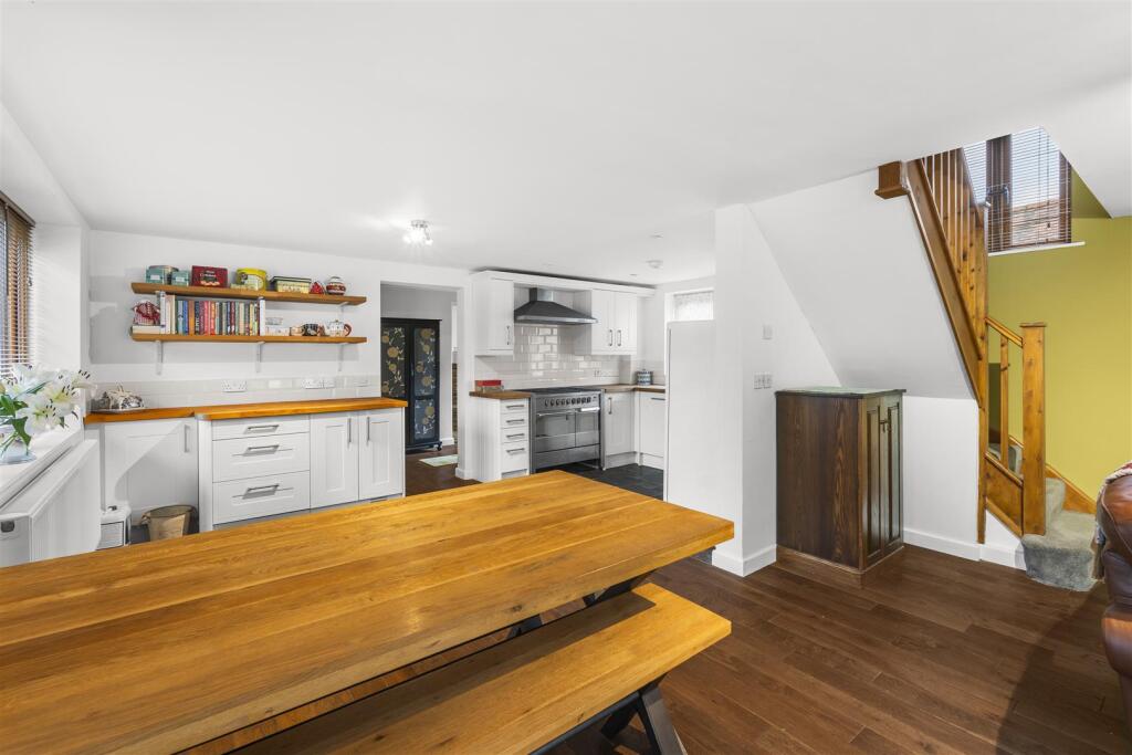 Kitchen / Dining Area