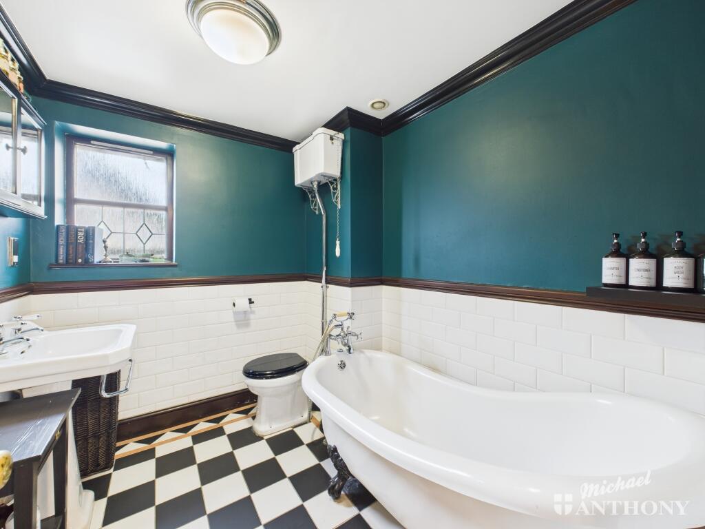 CAM03852G0-PR0218-STILL004