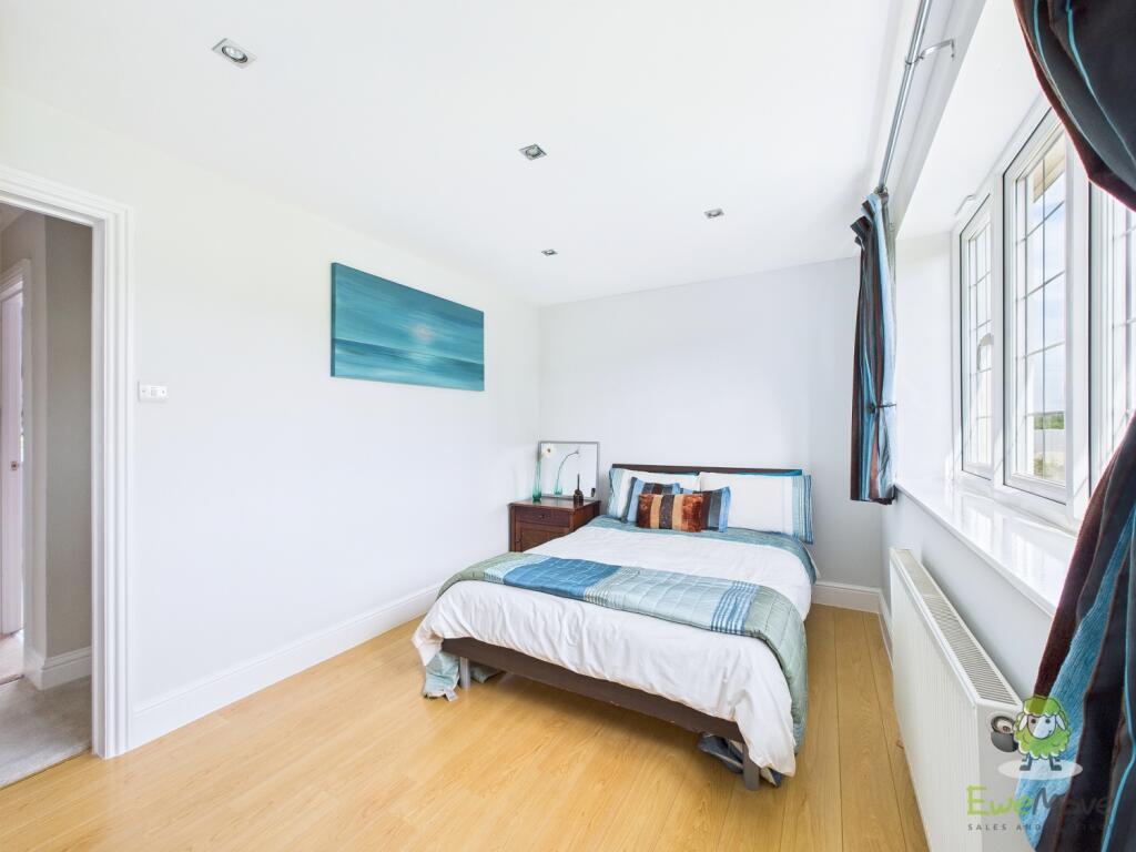 CAM01543G0-PR0132-STILL072