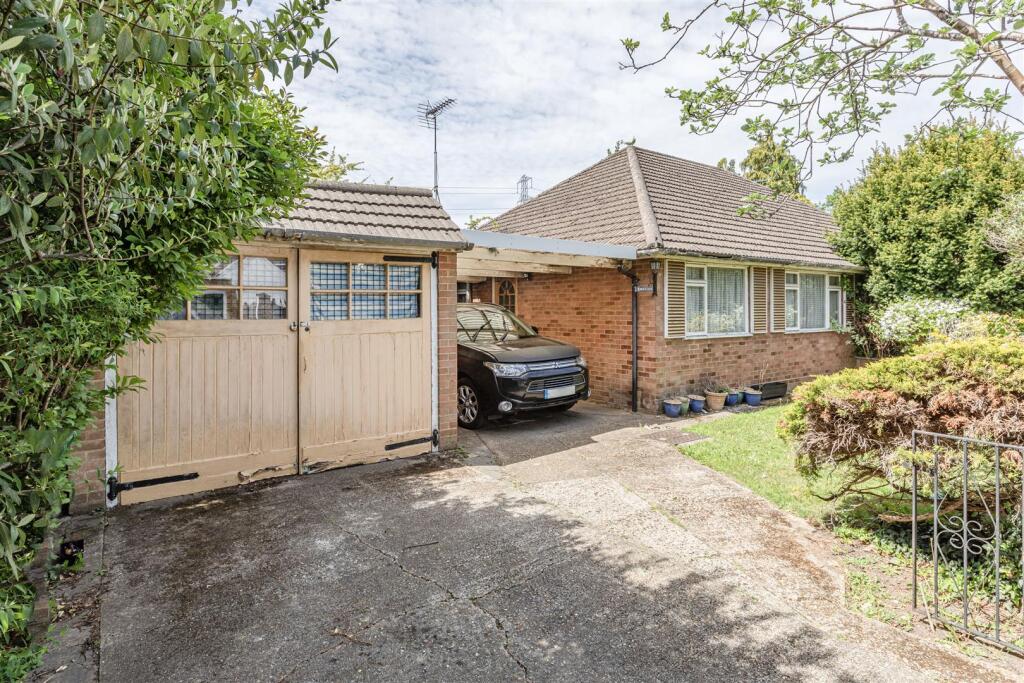 Sunnyside, Walnut Tree Lane, KT14 7AQ - 19.jpg