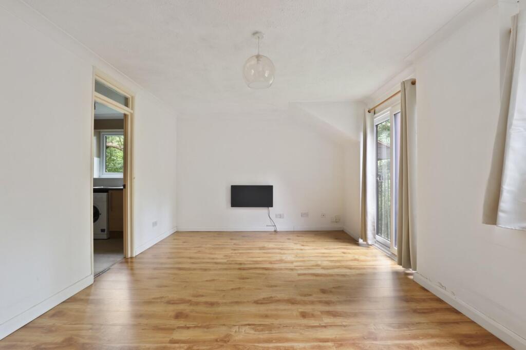 02-9a2dJHPropWpen - 31 Readman Court - 6 (1).JPG