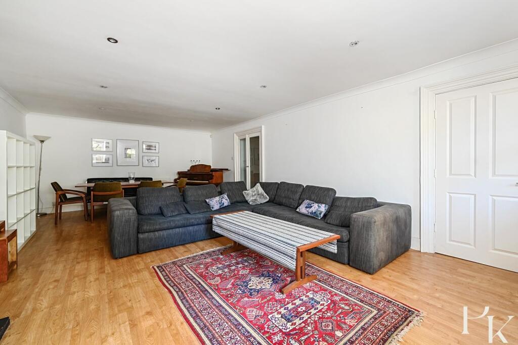 22a Montpelier Cresent, BN1 (2).jpg