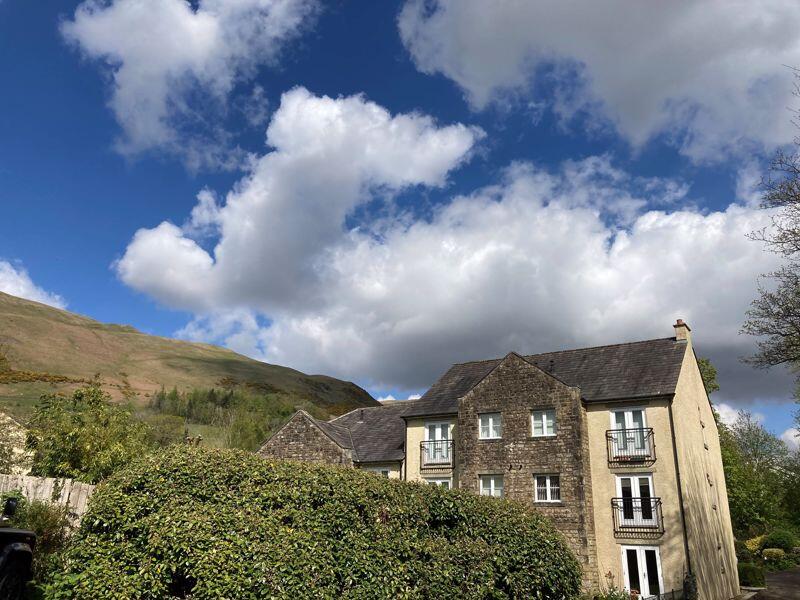 Maple Close and view of Winder