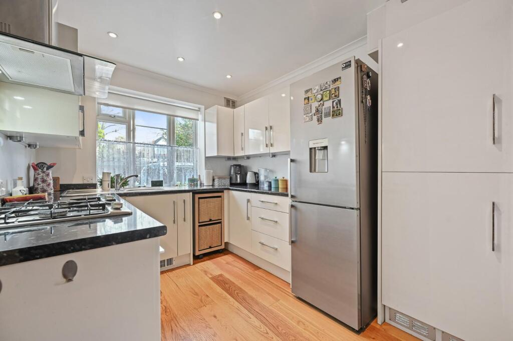 REE - 1 Edmonscote - Kitchen3 (1).jpg