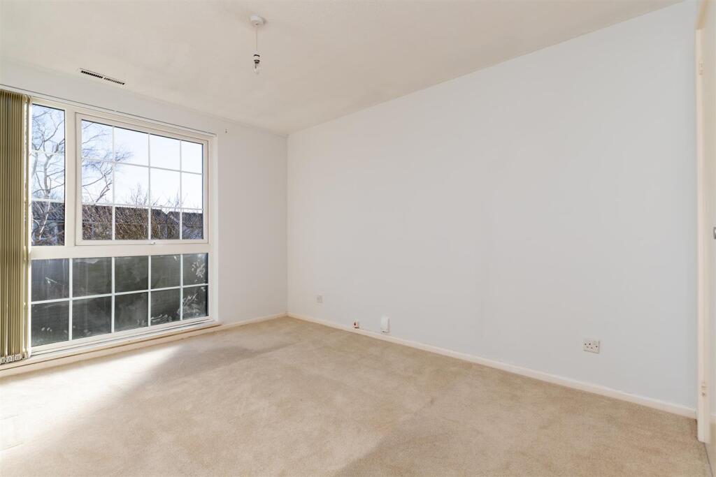 18 Milne Close (4 of 16).jpg