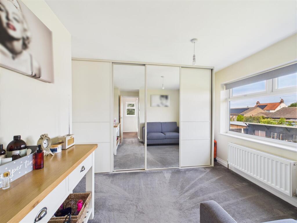 BEDROOM 2