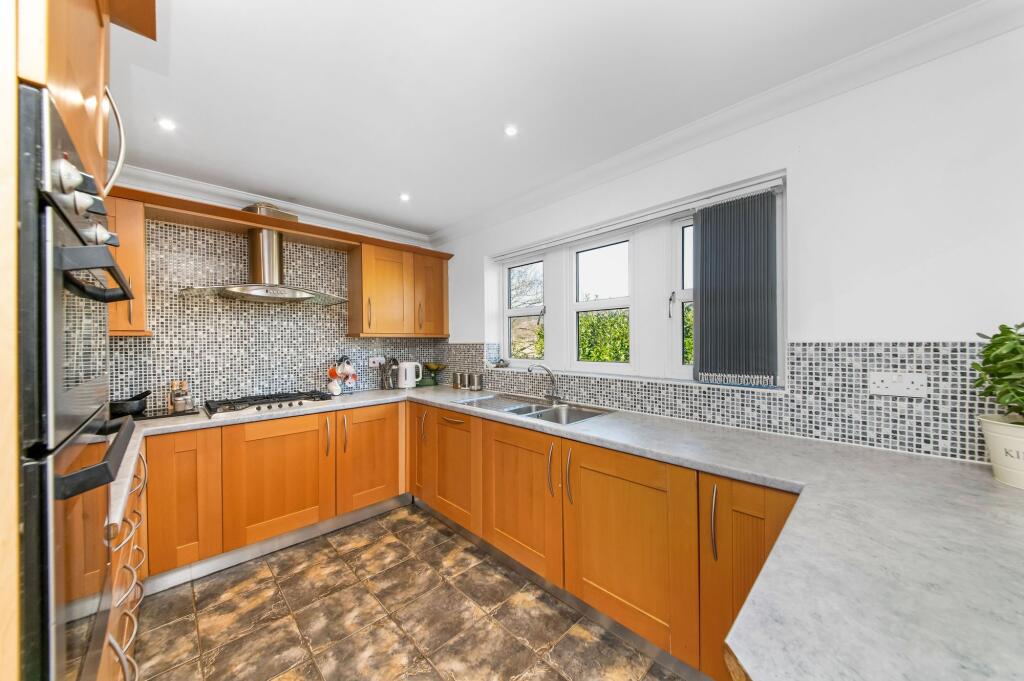 OPEN-PLAN DINING KITCHEN