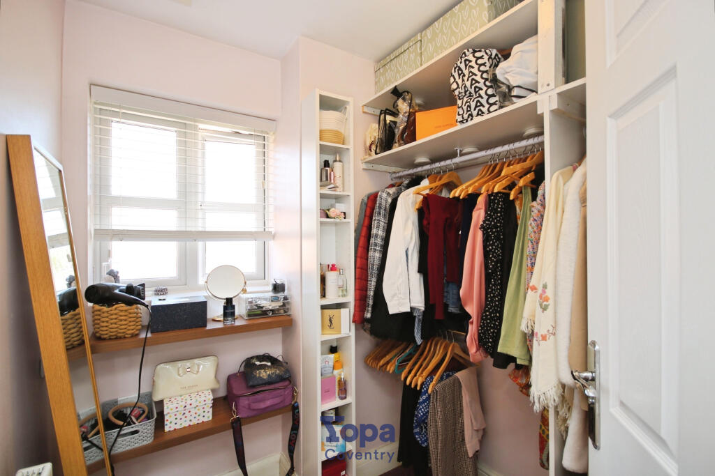 Fb81ba77-Closet.JPG