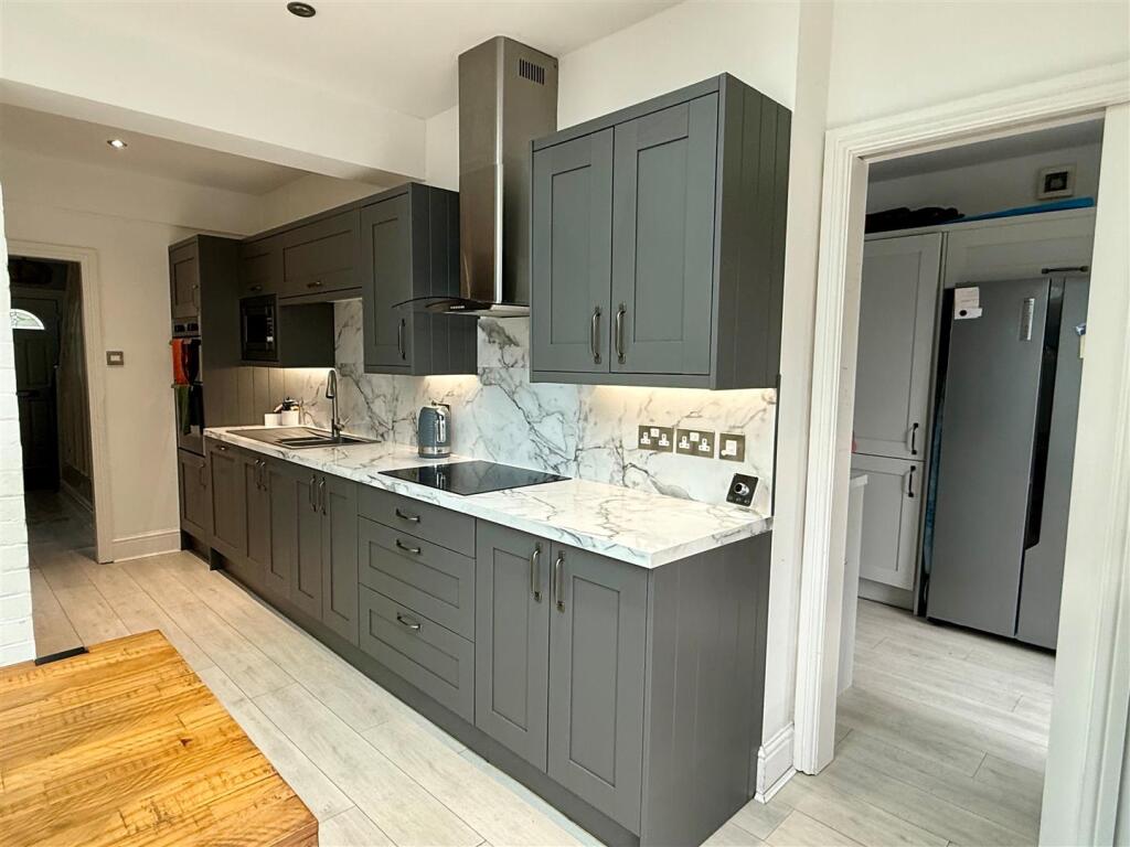 72 Elloughton - KitchUtil.jpg