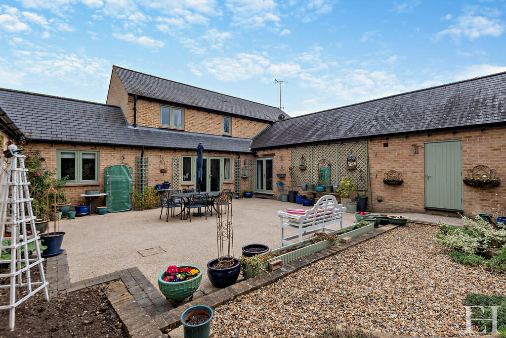 8641132-exteriorW...