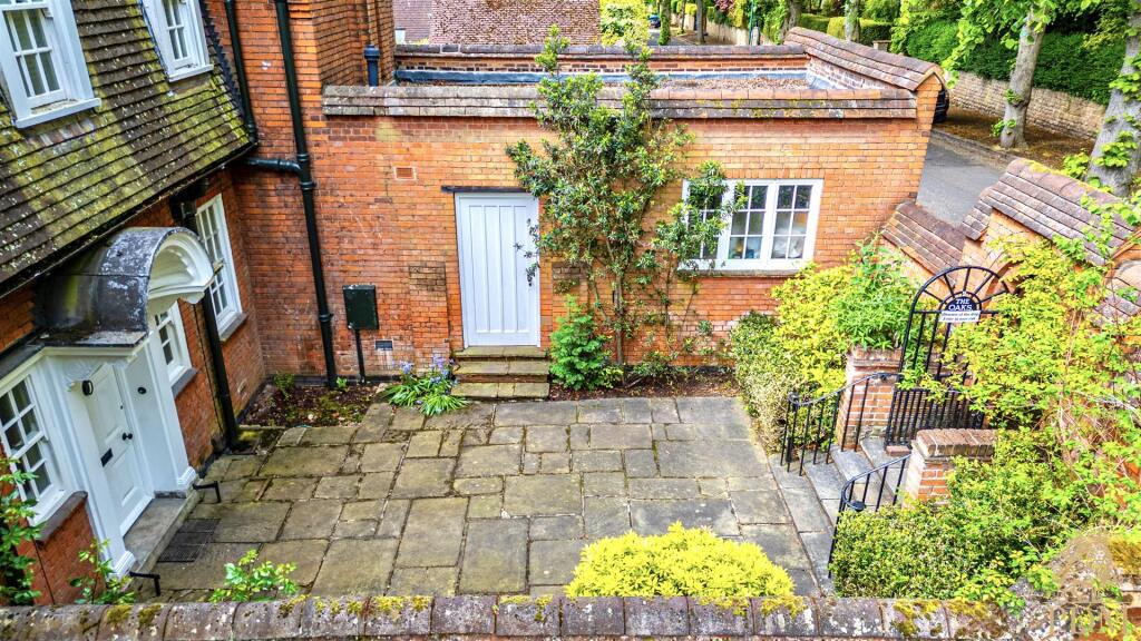 25044- 20 Arlington Drive_010.jpg