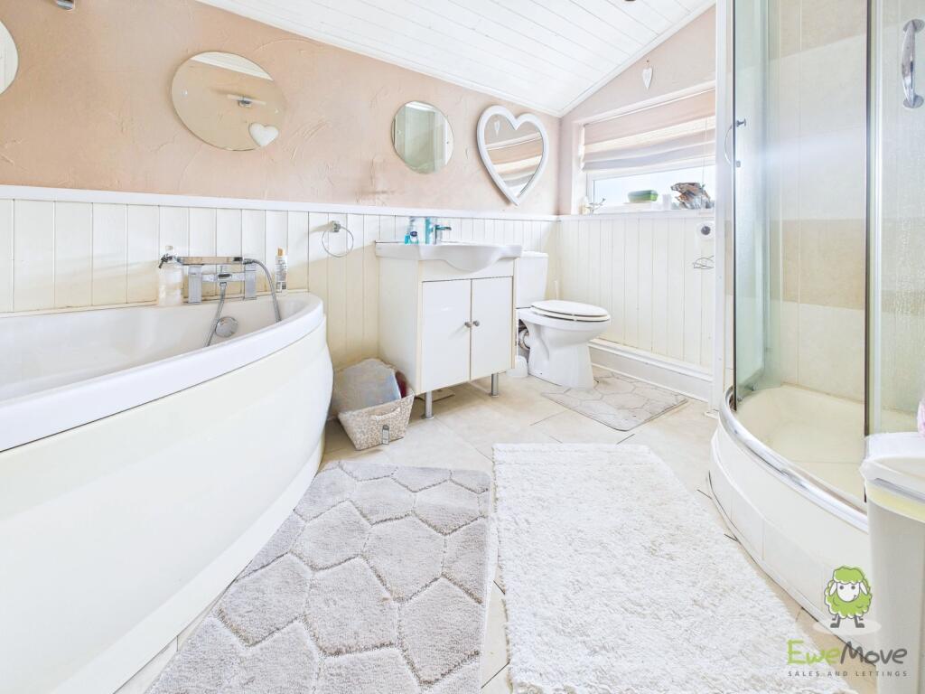 CAM01543G0-PR0158-STILL024