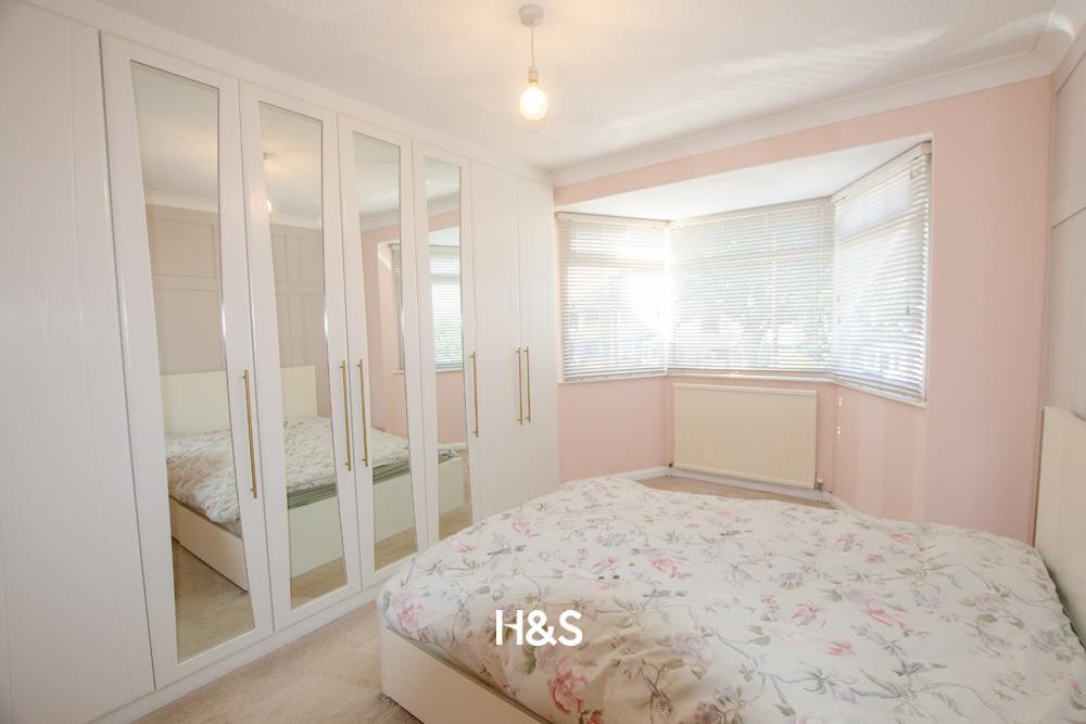 18 Ulleries - bed2.jpg