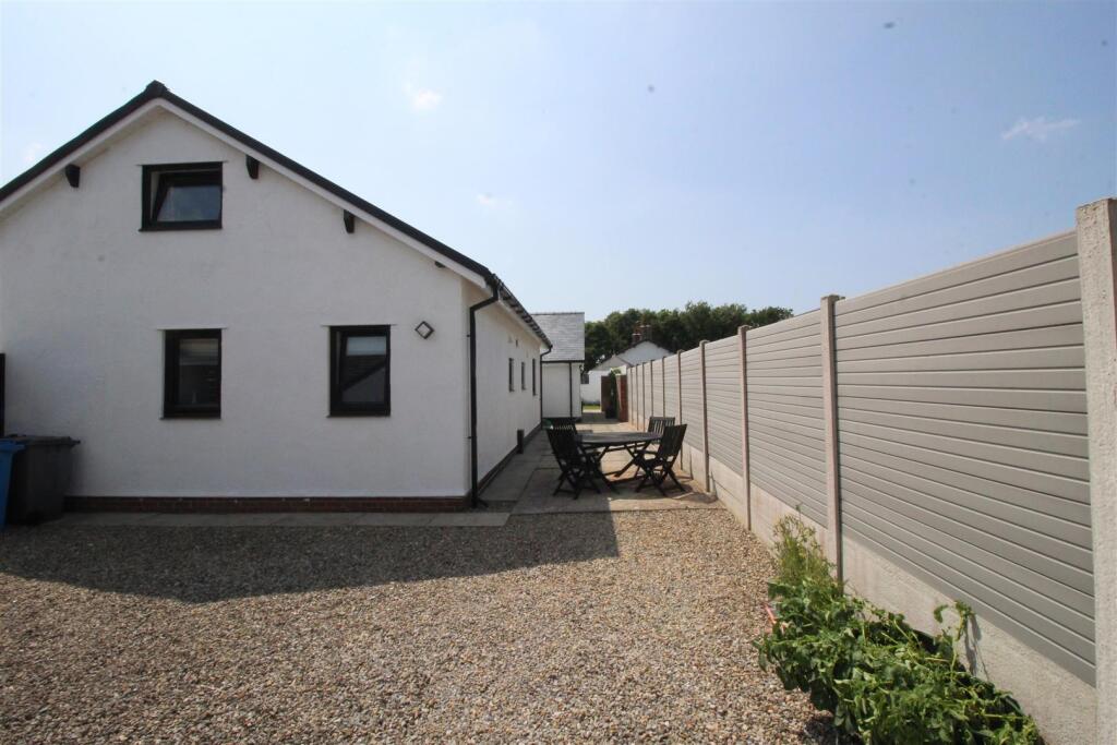 Fieldway, 4 Outside 6 New.JPG