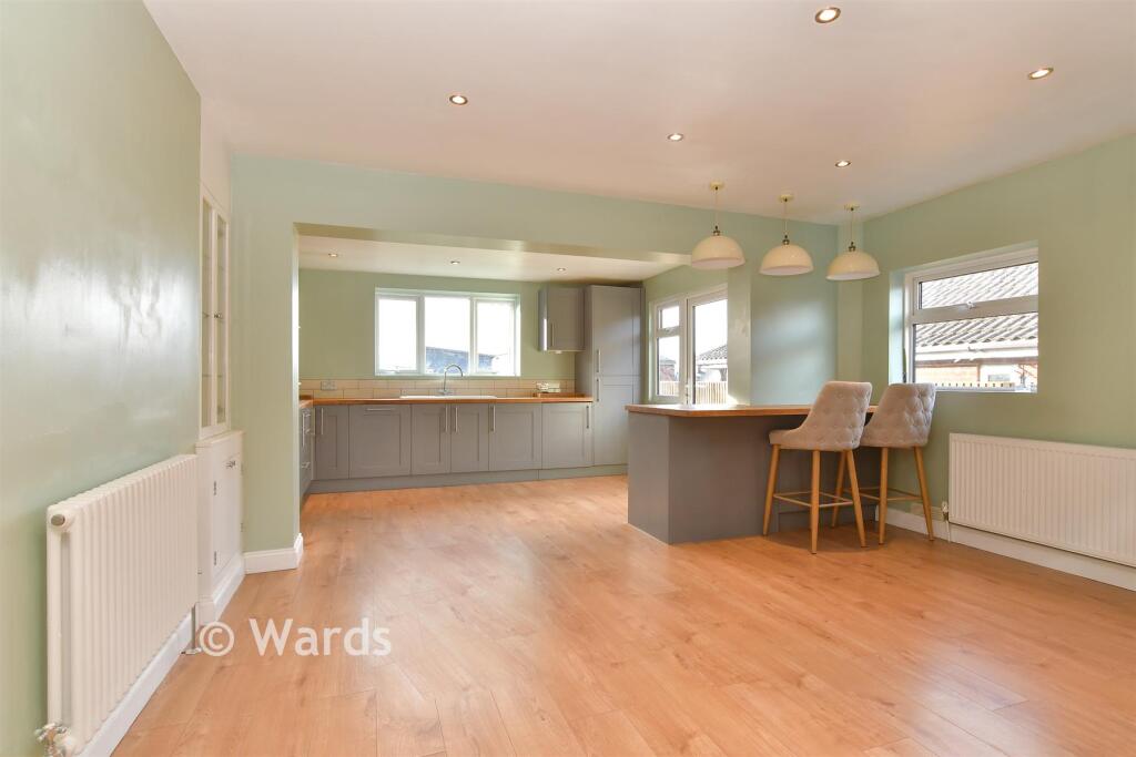 Kitchen/Dining Area