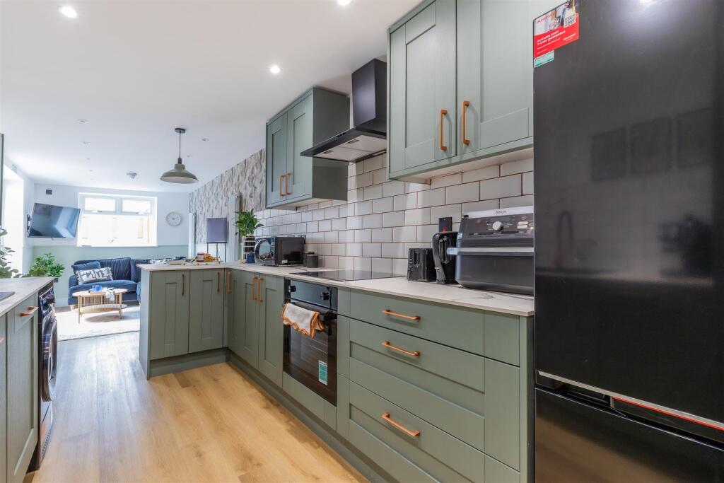 24 Kitchen Diner-1.jpg