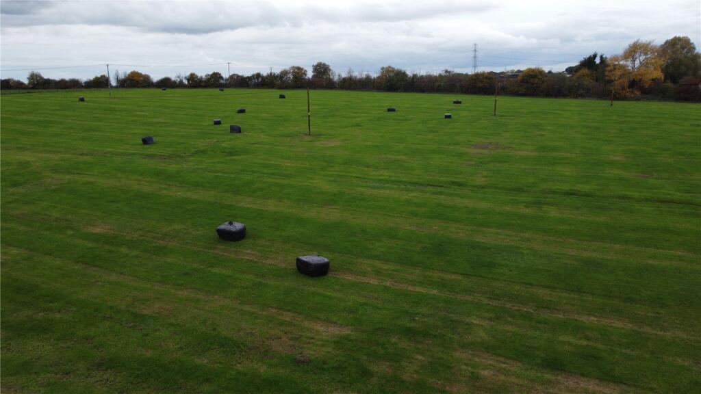 12 Acres, Brinkworth