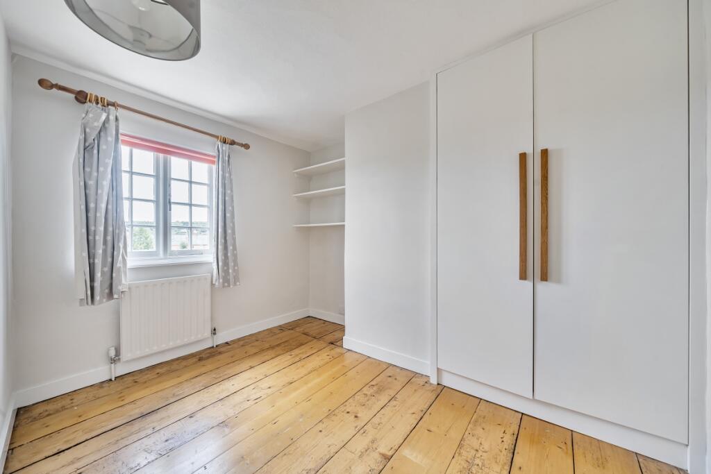 1332532-5-688e2bd...