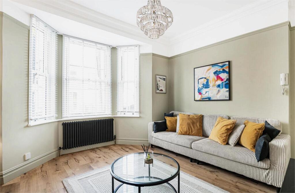 Kilburn Lane, Westminster, W10