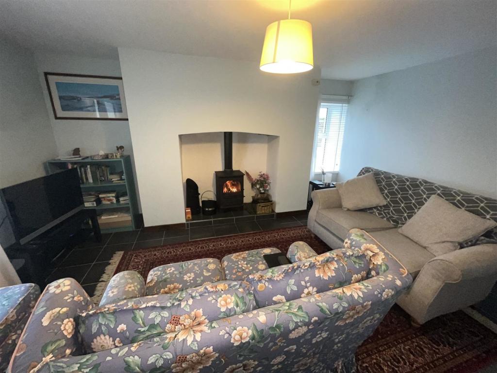 MAIN LIVING ROOM