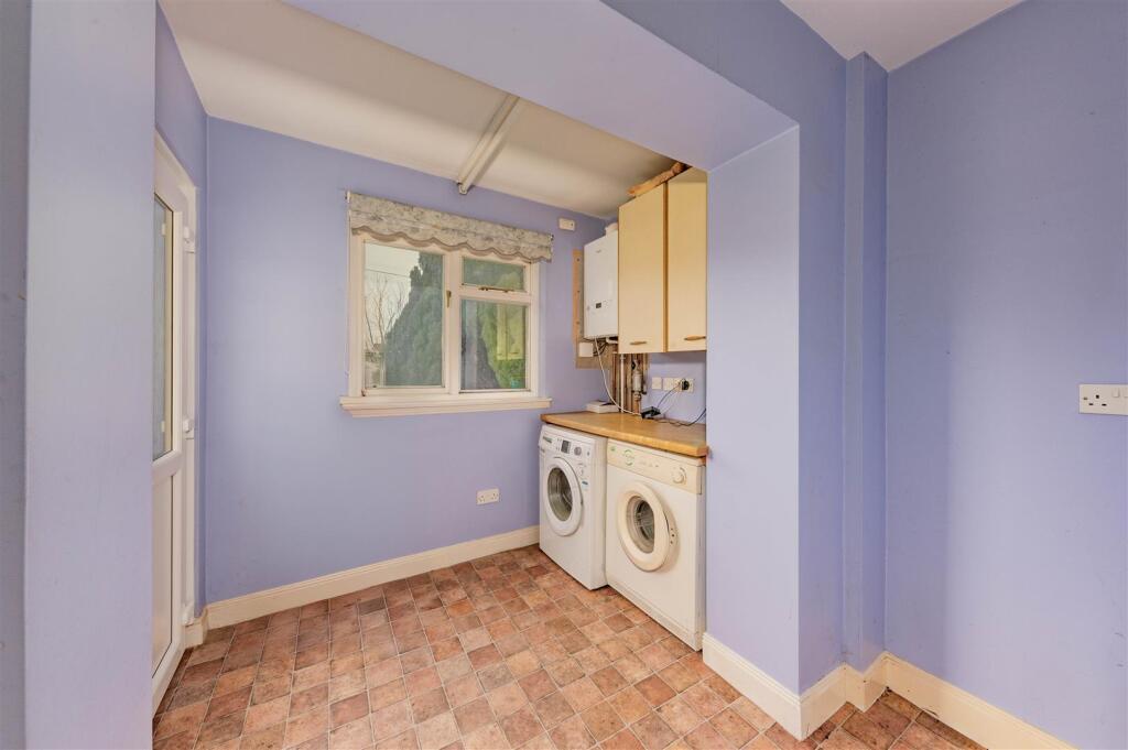 35 Norman View Leuchars-4.JPG