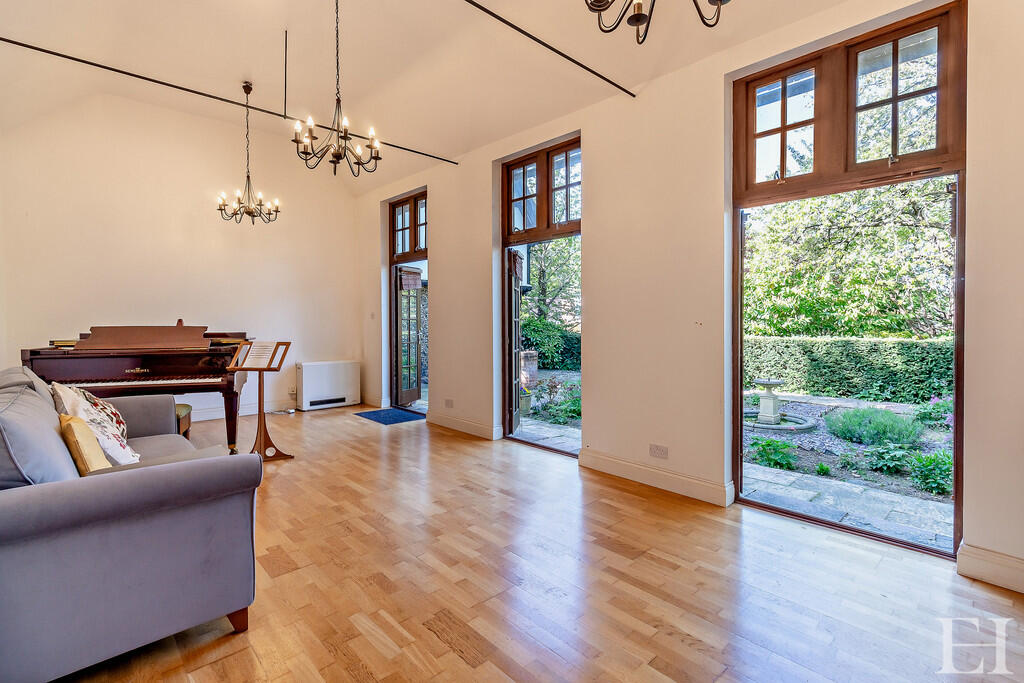 8646346-interiorW...