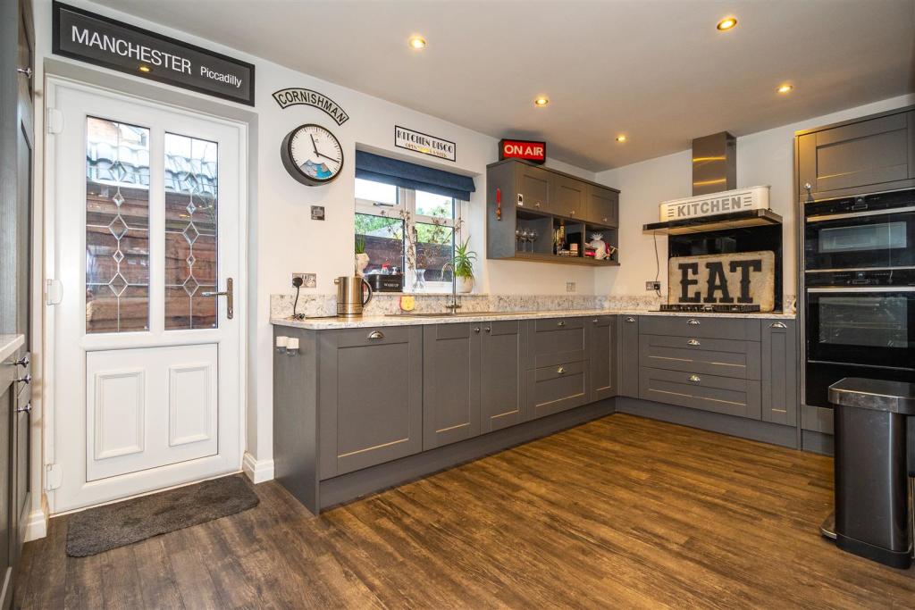 Dining Kitchen Aspect 2.jpg
