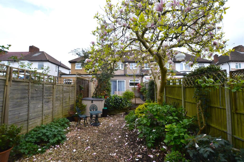 80 Wills Crescent rear view.JPG