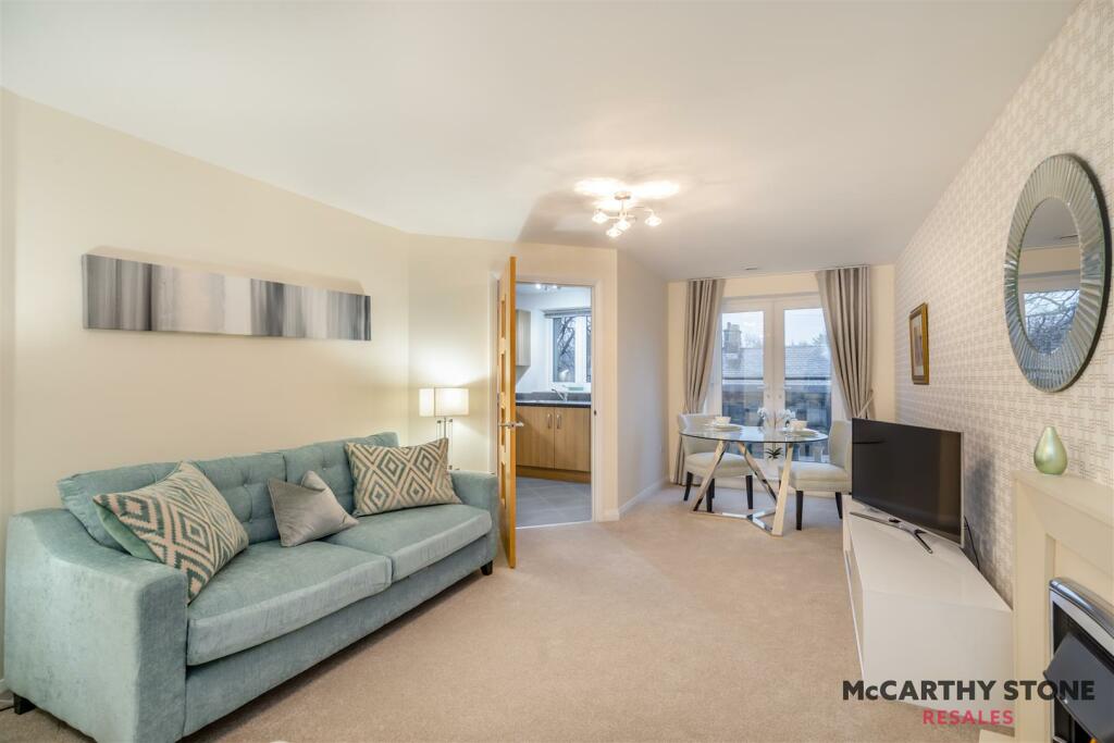8583526-interior10.jpg