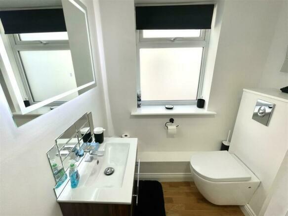 Cloakroom/wc