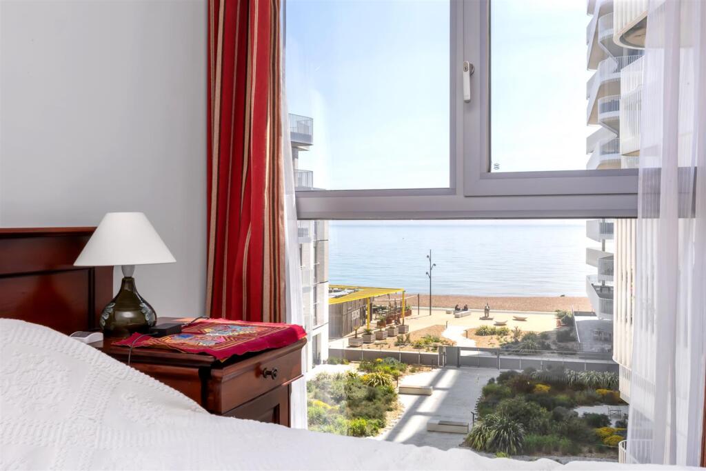 Bayside Apartments, Flat 90-004.jpg