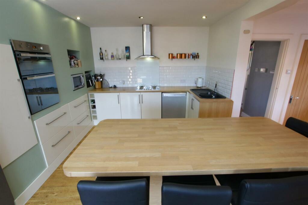OPEN PLAN LIVING DINING KITCHEN