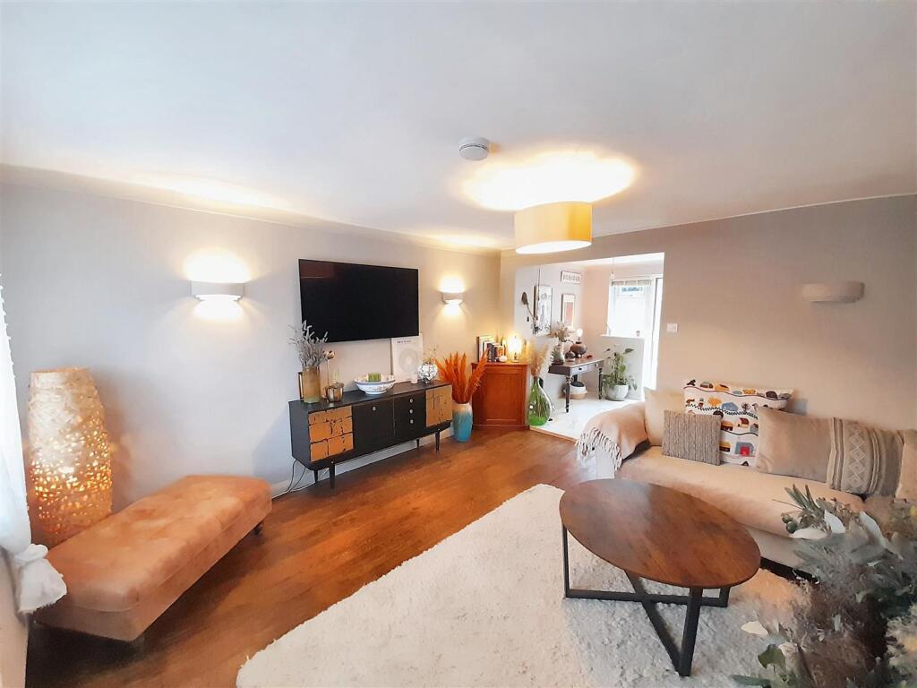 Living room new.jpg
