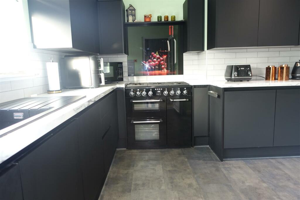 Breakfasting Kitchen