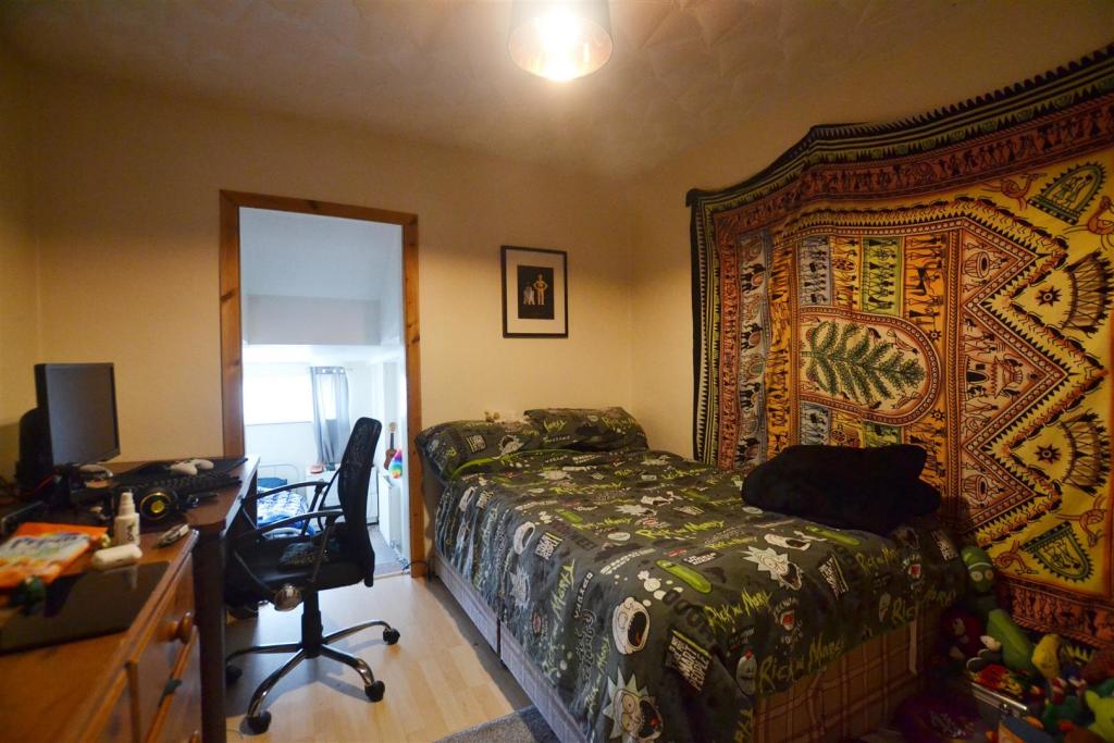 bed 2.jpg