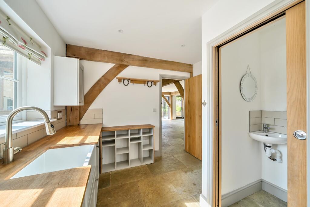 1310517-7-6852bcb12e878