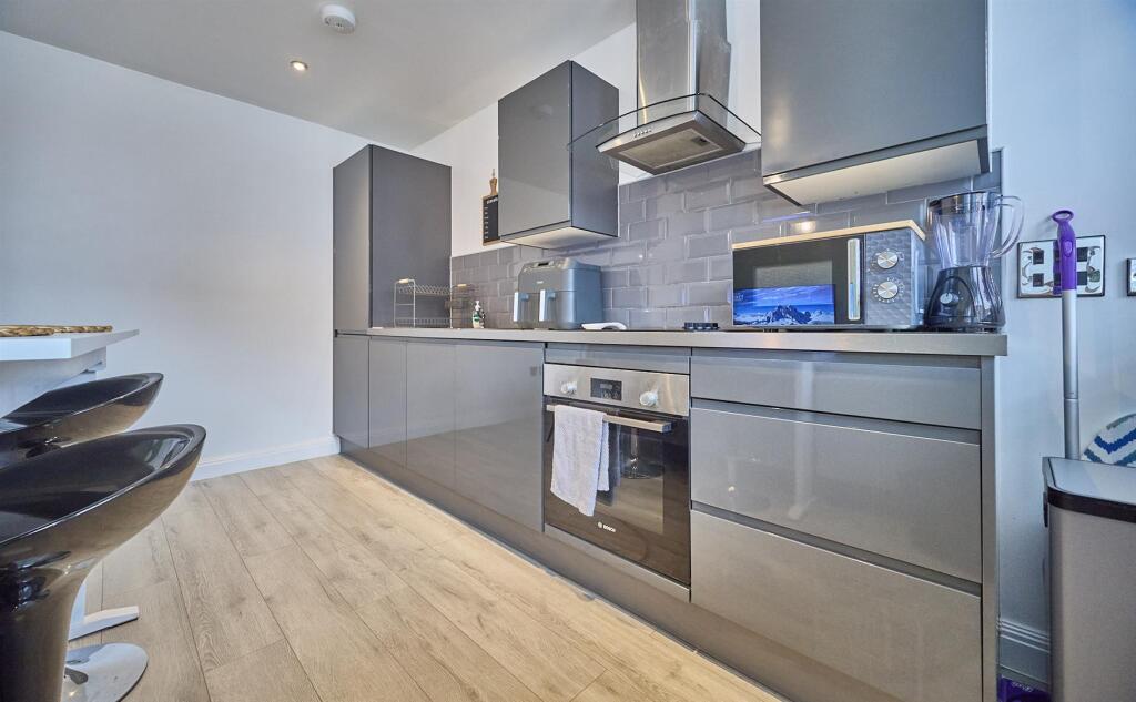 Living dining kitchen