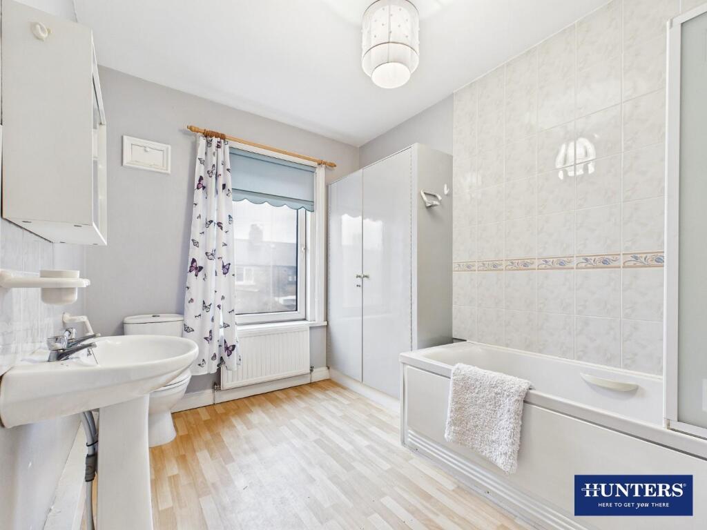 Bathroom (First Floor)