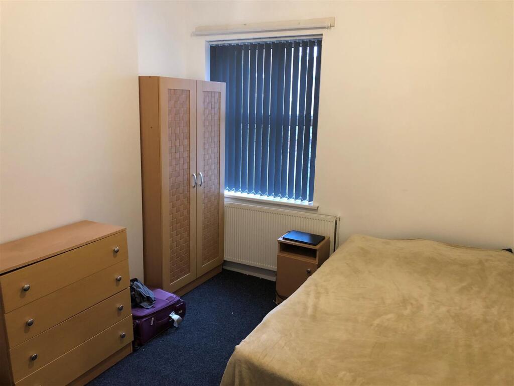 41 Heathcote Street  Bedroom 1.jpg