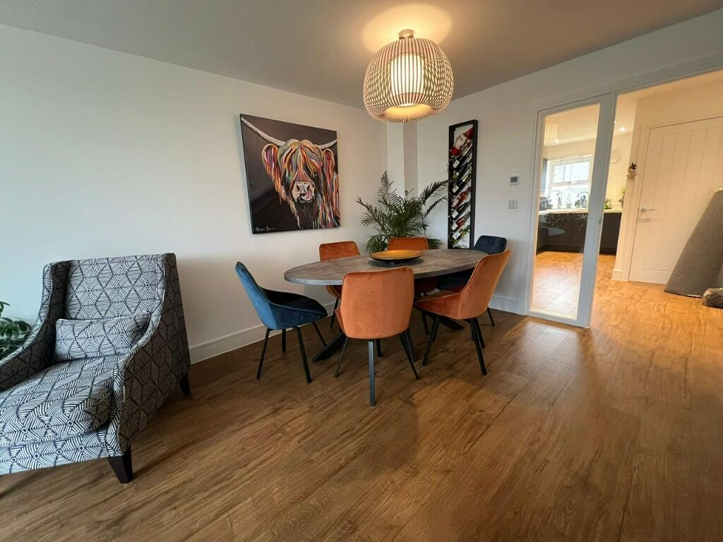 Lounge/Dining