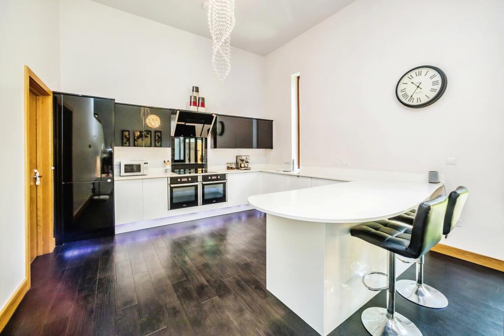 Kitchen/Breakfast bar