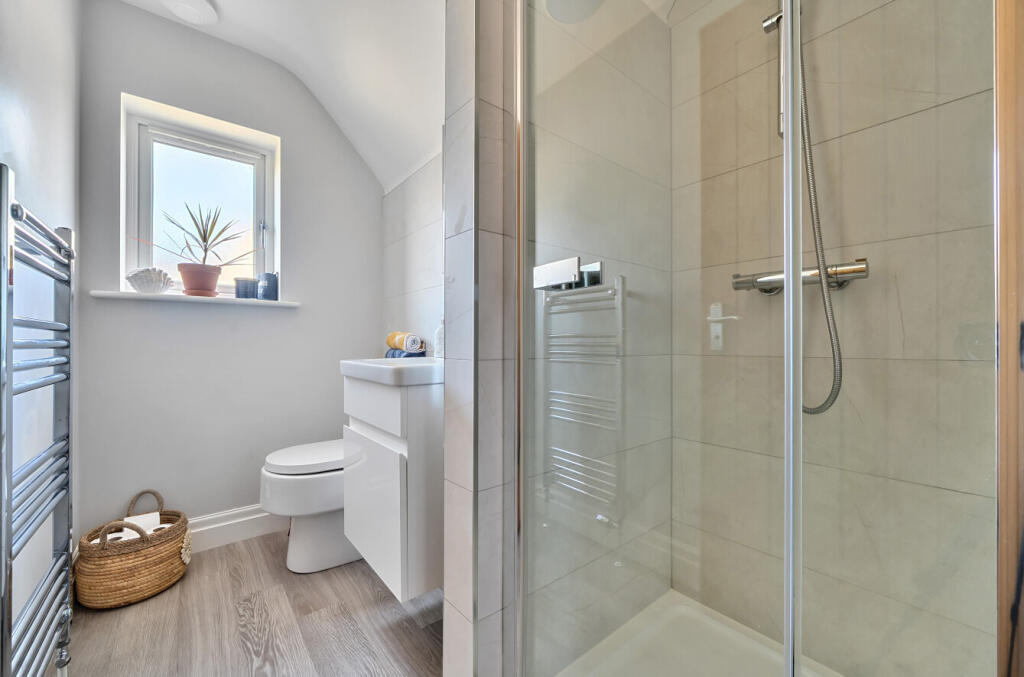 1307149-6-684afcc...