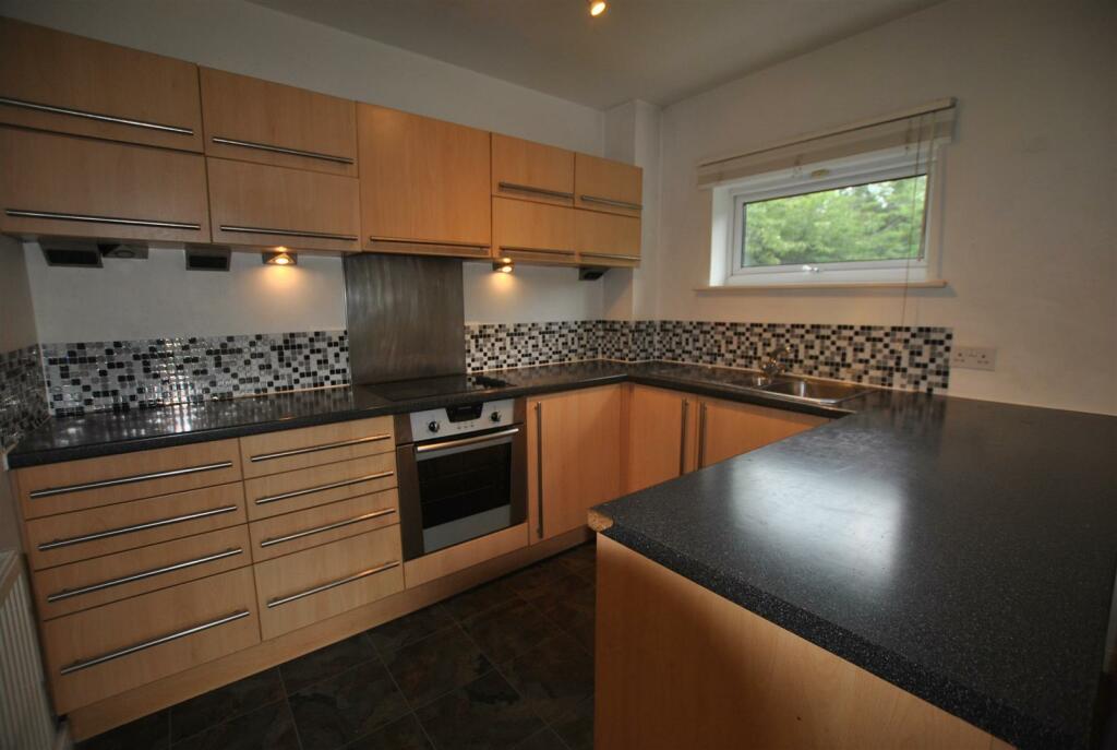 OPEN PLAN LIVING SPACE