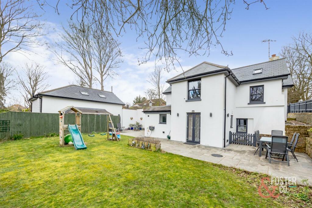 Ballards Mill Close, 2-37.JPG