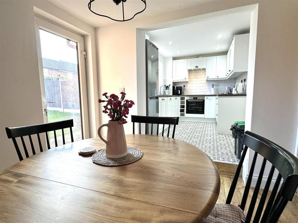 dining/kitchen