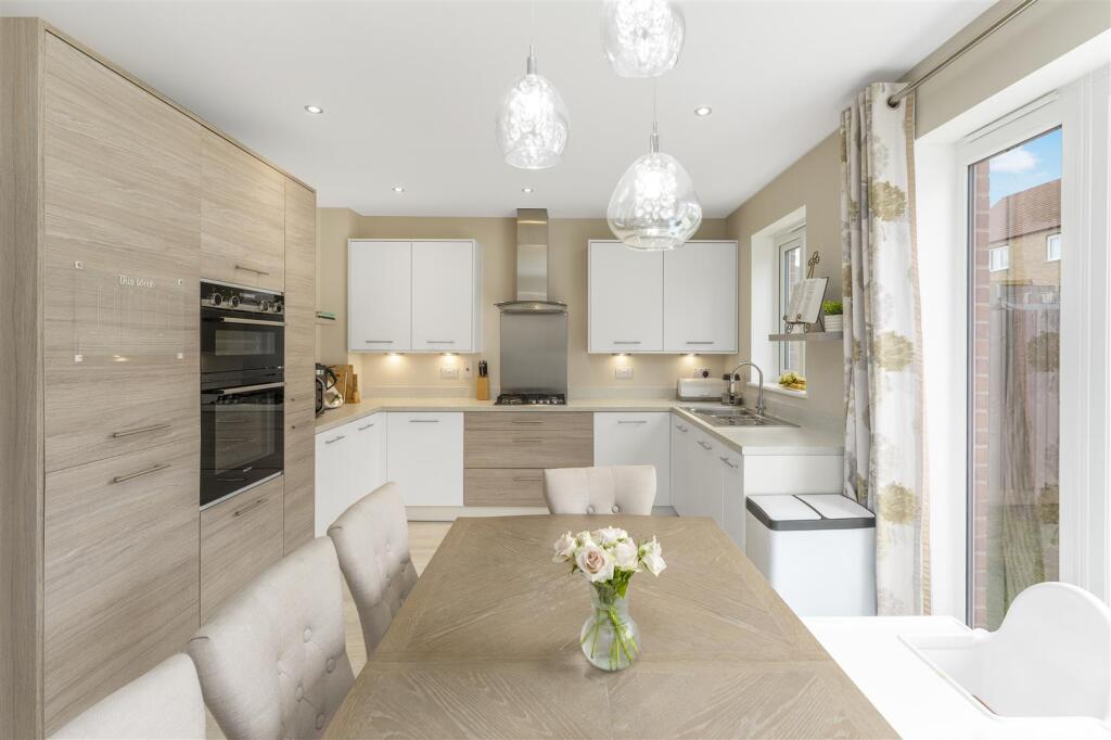 24 Bidwell Road, Banbury-13.jpg